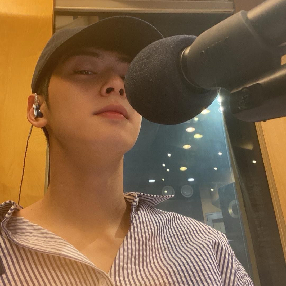 A moment captured by a fan of Cha Eunwoo