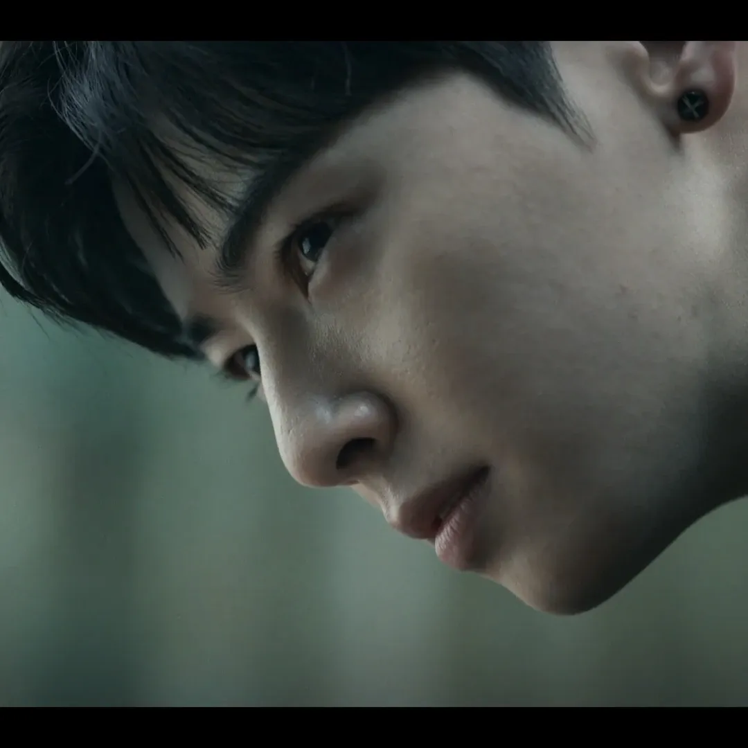 Behind-the-scenes cut of Cha Eunwoo