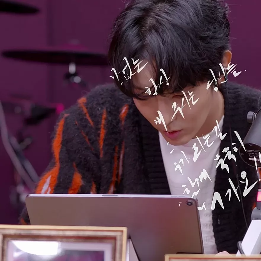 Behind-the-scenes cut of Lee Joongi