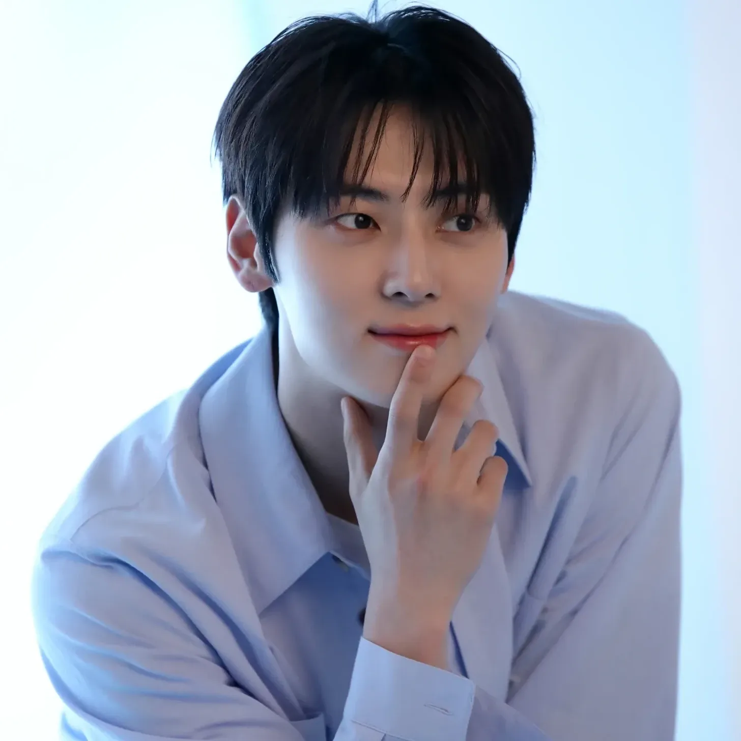 A moment captured by a fan of Hwang Minhyun