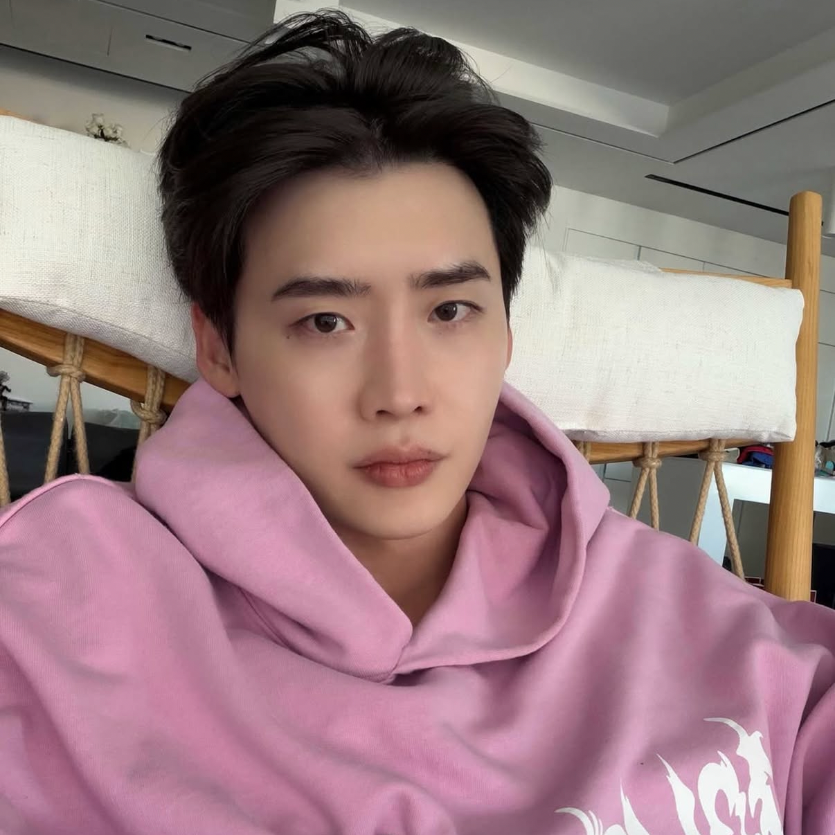 Recent activity shot of Lee Jongsuk