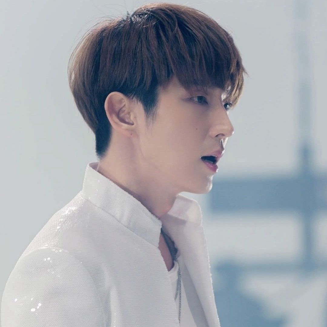 A moment captured by a fan of Lee Joongi