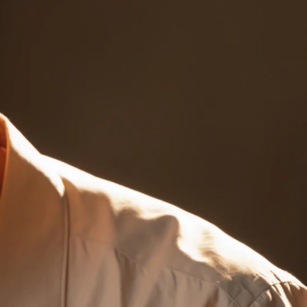 Behind-the-scenes cut of Ji Sung