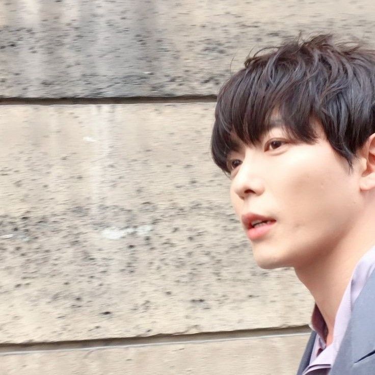 Behind-the-scenes cut of Kim Jaewook