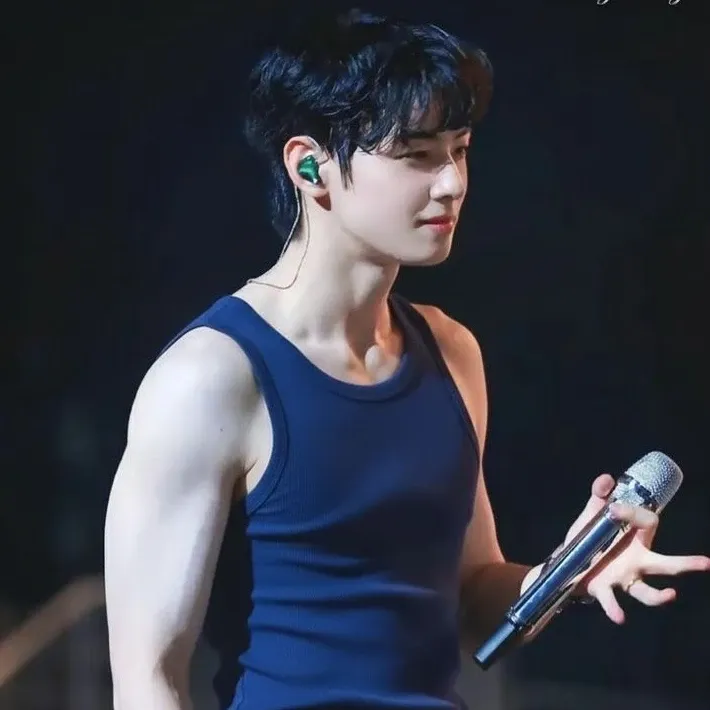 Recent activity shot of Cha Eunwoo
