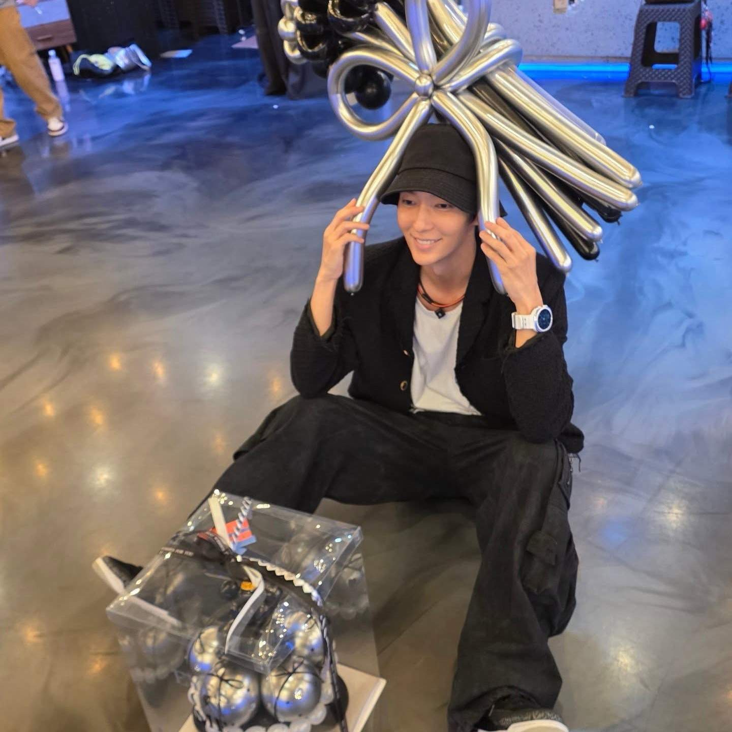 Behind-the-scenes cut of Lee Joongi