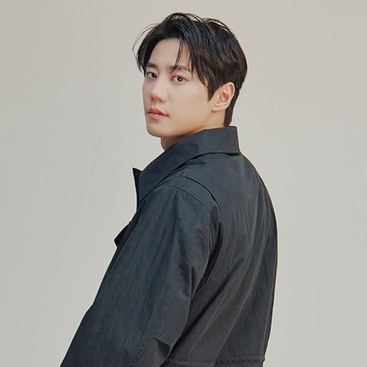 Recent activity shot of Lee Junyoung