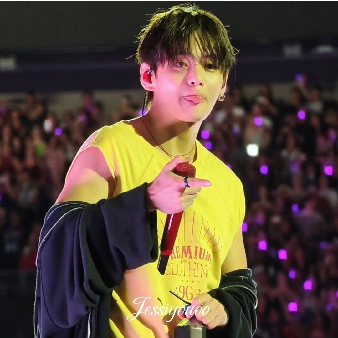 Recent activity shot of Kim Taehyung (V)