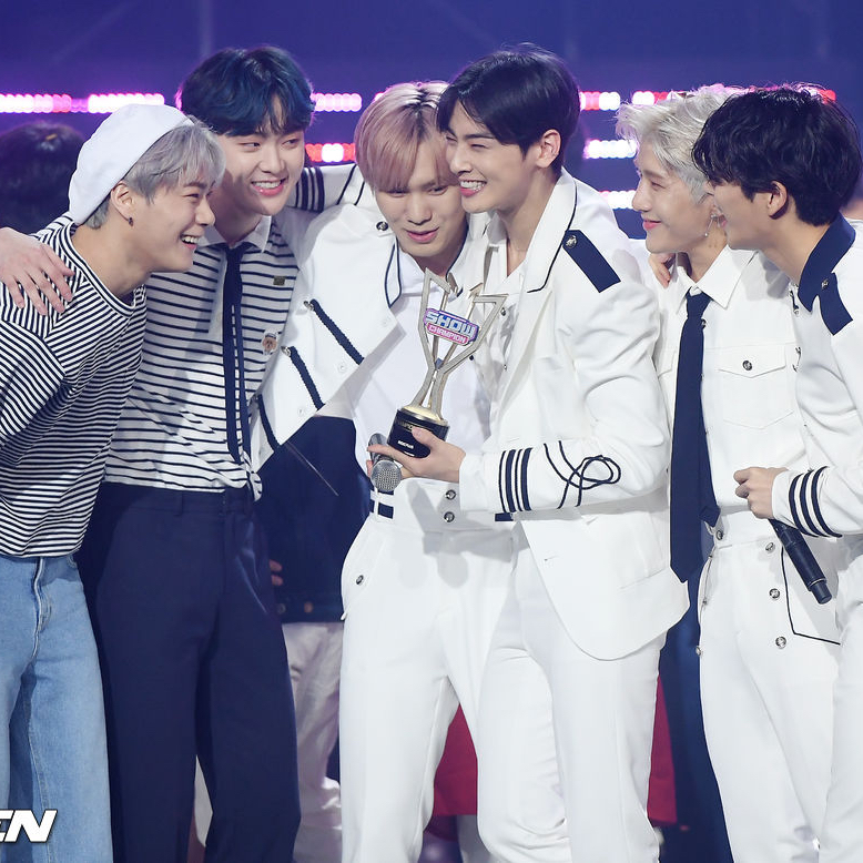 Foto kegiatan terbaru dari Cha Eunwoo