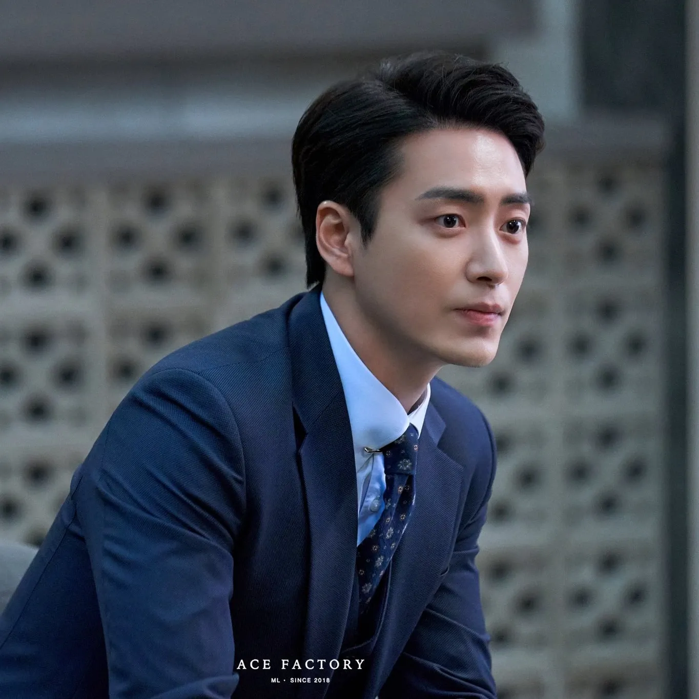 Behind-the-scenes cut of Lee Joonhyuk