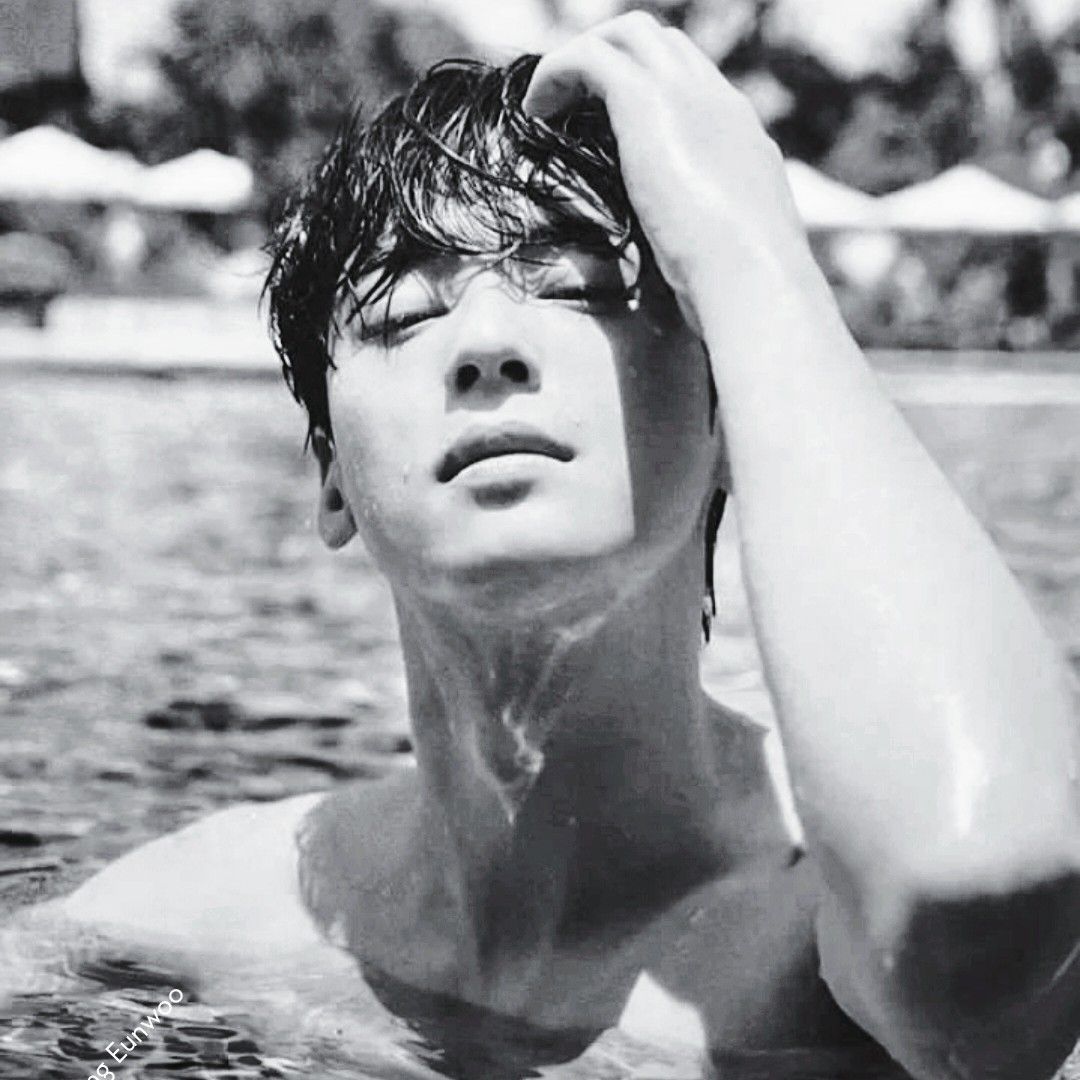 Latest photo of Cha Eunwoo