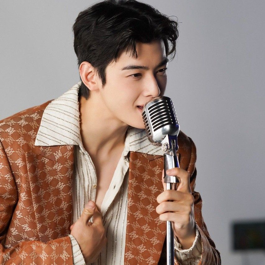 Latest photo of Cha Eunwoo