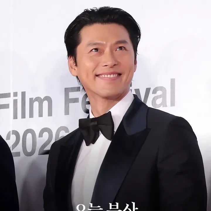 Momen yang diabadikan oleh penggemar Hyun Bin