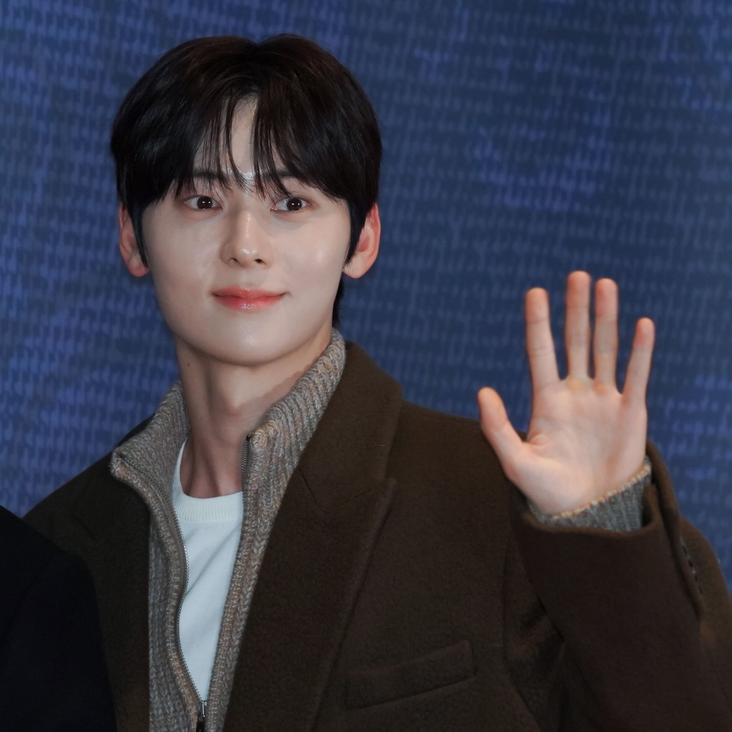 A moment captured by a fan of Hwang Minhyun