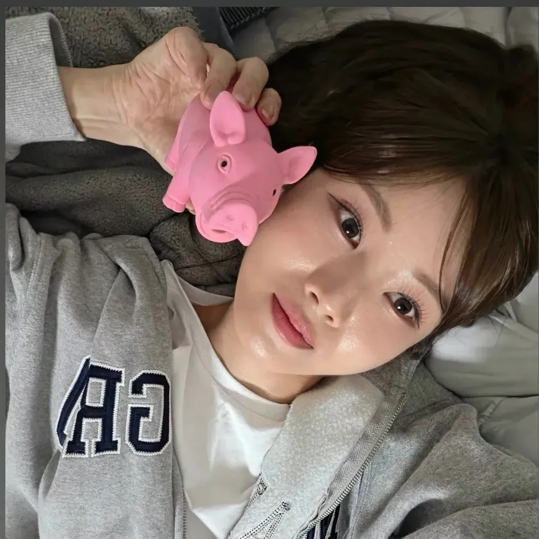 Behind-the-scenes cut of Bae Ahyeon