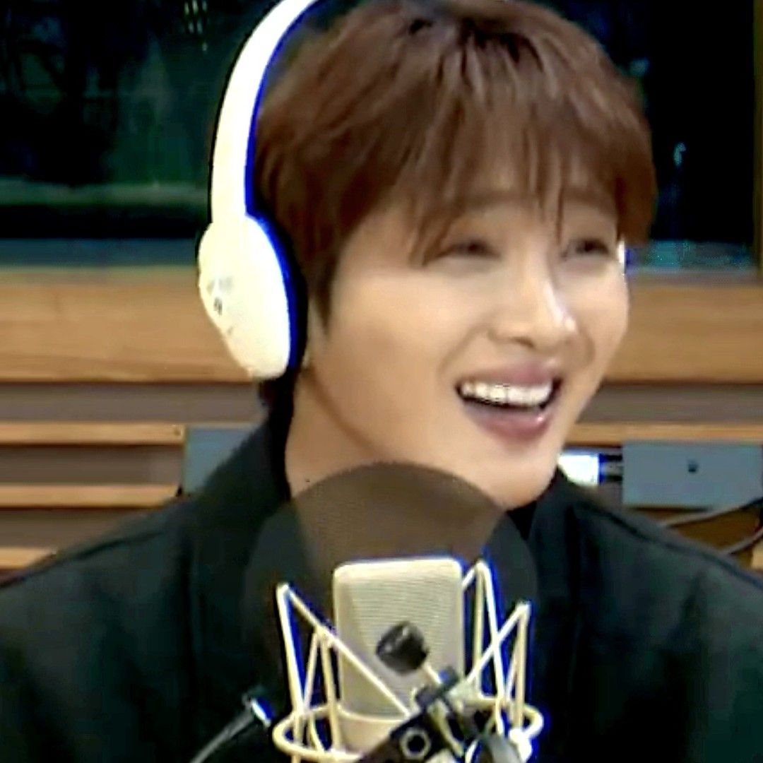 A moment captured by a fan of Hwang Yunsung