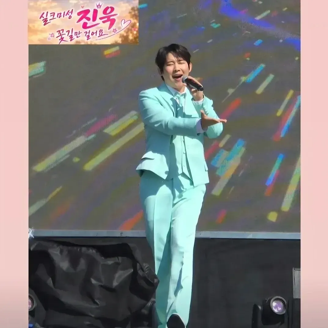 A moment captured by a fan of Jinuk