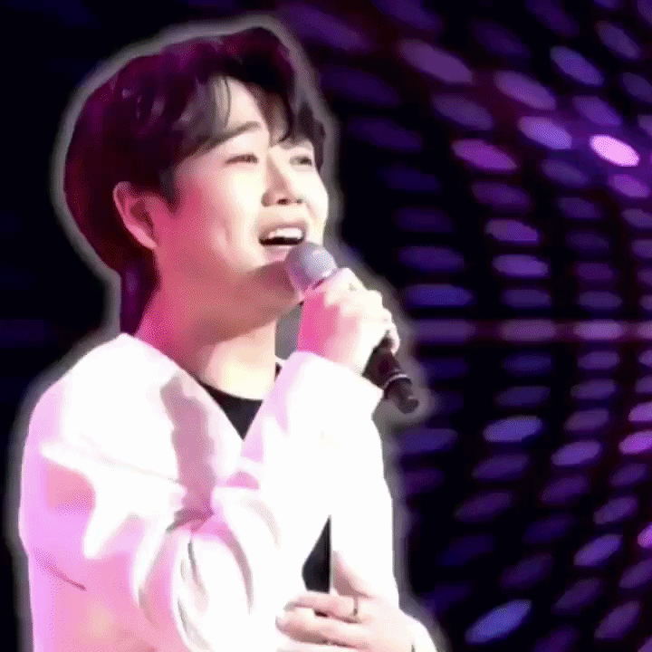 A moment captured by a fan of Hwang Youngwoong