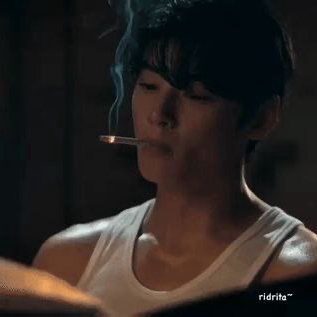 Behind-the-scenes cut of Cha Eunwoo