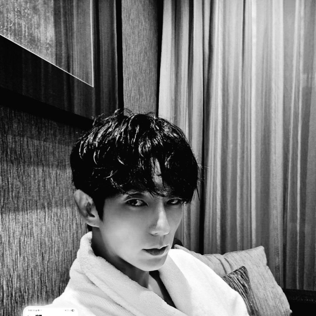 A moment captured by a fan of Lee Joongi