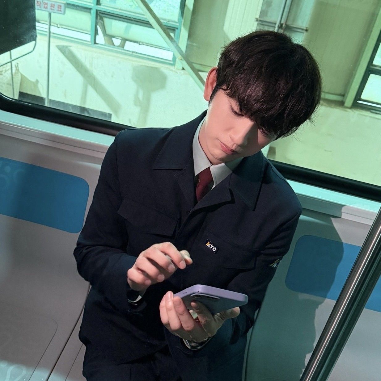 A moment captured by a fan of Park Jinyoung