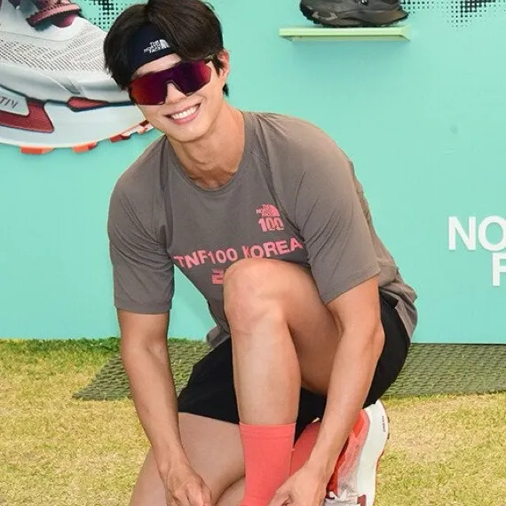 Recent activity shot of Park Bogum