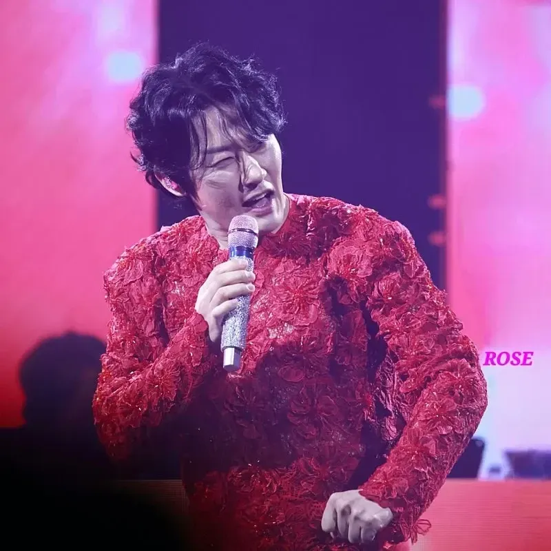 A moment captured by a fan of Kang Moonkyung