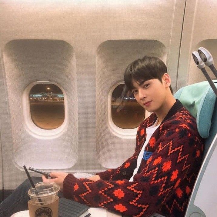 Foto terbaru dari Cha Eunwoo