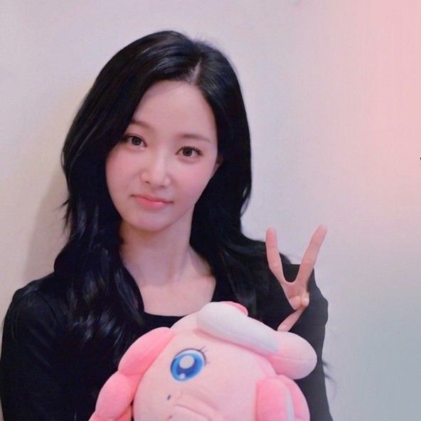 Behind-the-scenes cut of Yeonwoo