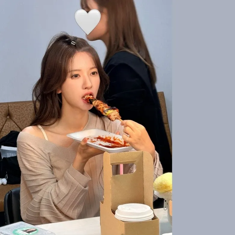 Behind-the-scenes cut of Bona