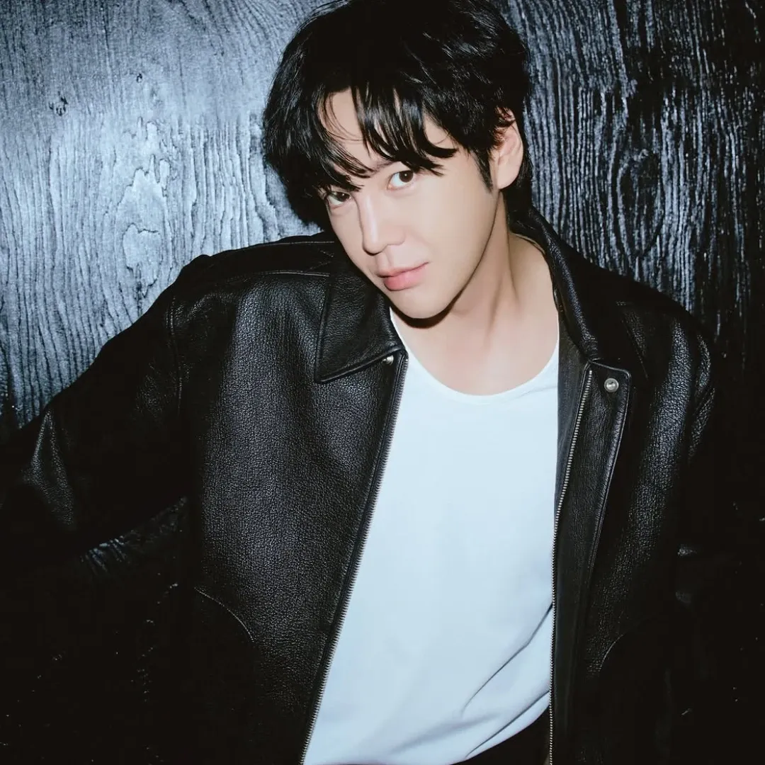 Recent activity shot of Jang Geunsuk