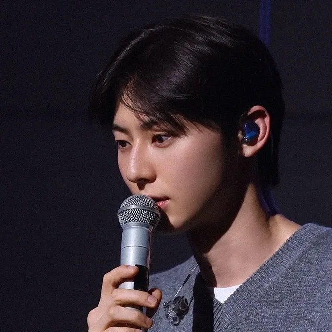 Recent activity shot of Hwang Minhyun