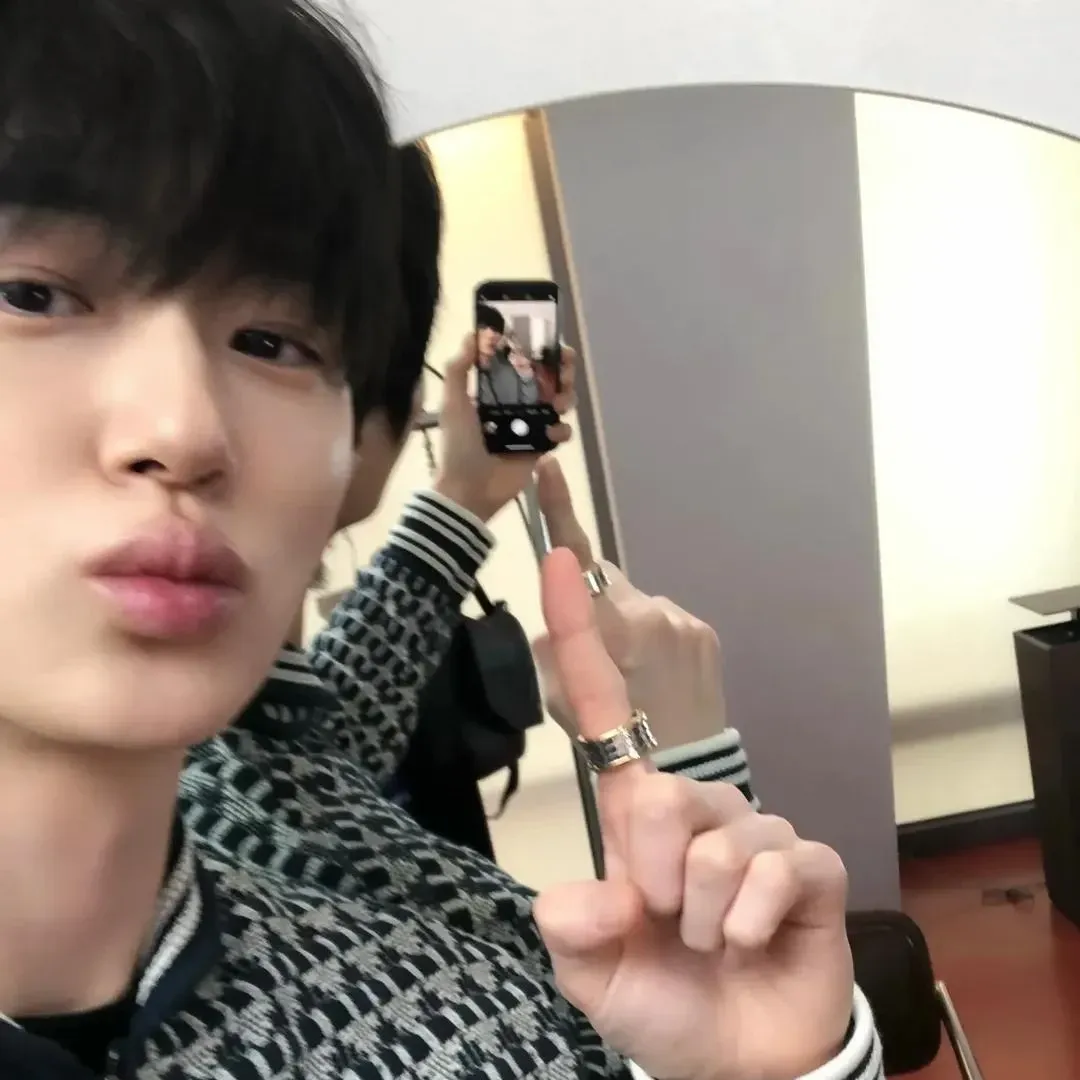 Latest photo of Byeon Wooseok