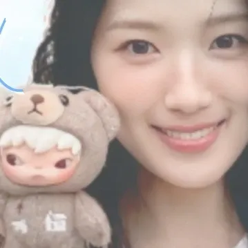 Behind-the-scenes cut of Kim Hyeyoon