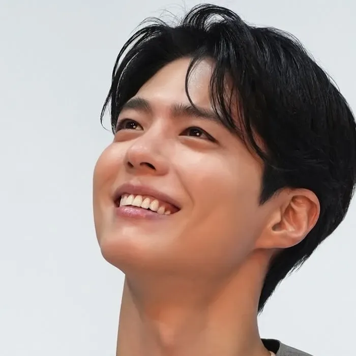 A moment captured by a fan of Park Bogum