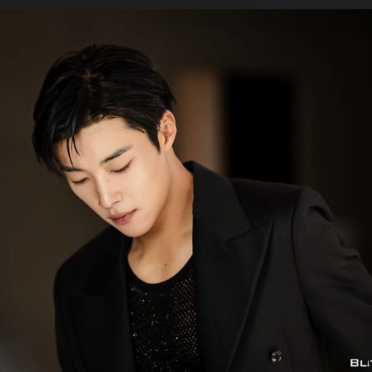 A moment captured by a fan of Woo Dohwan