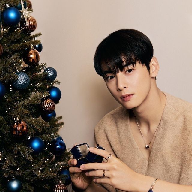 Latest photo of Cha Eunwoo