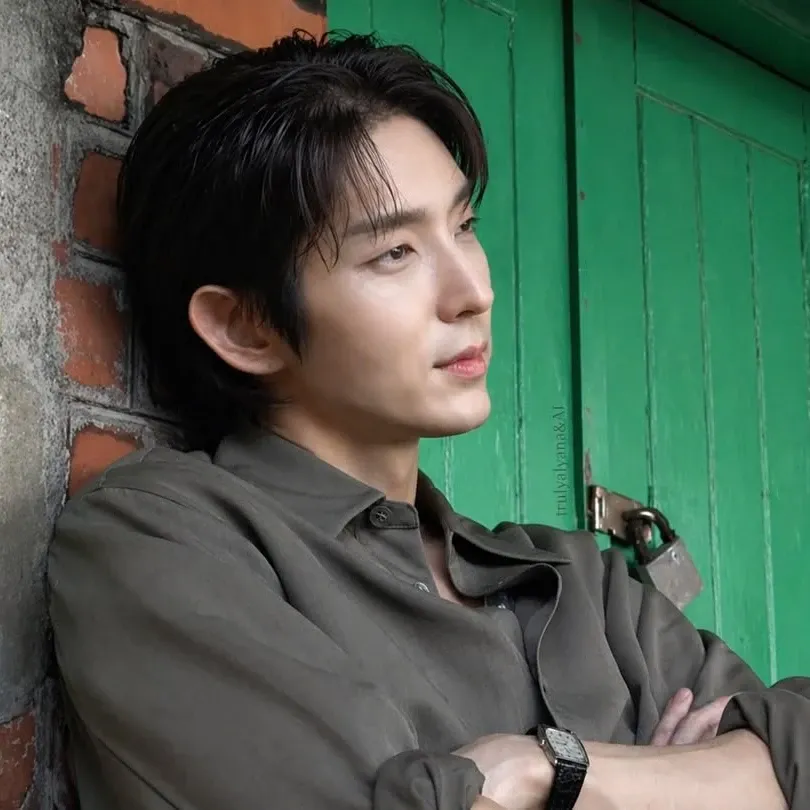 A moment captured by a fan of Lee Joongi