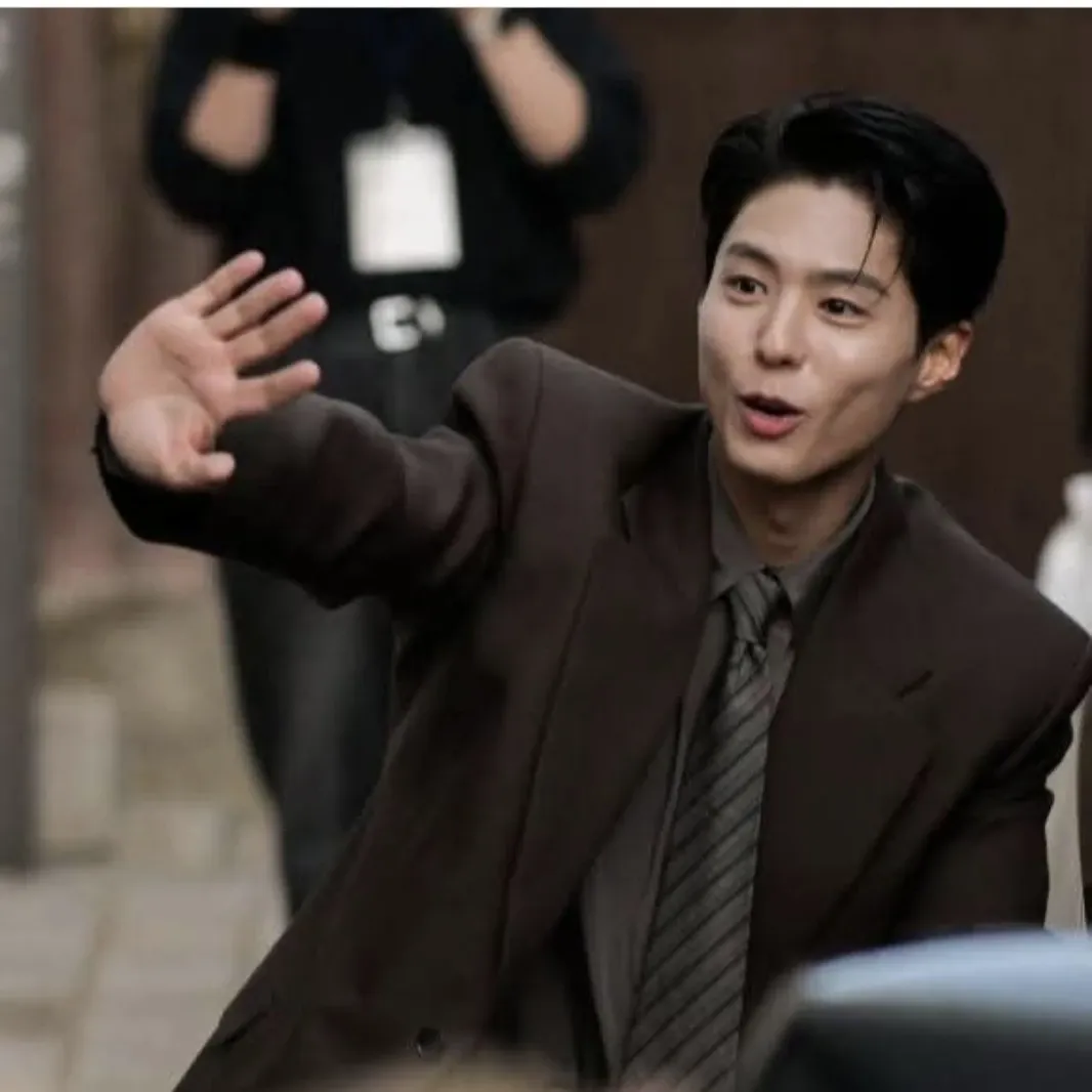 Behind-the-scenes cut of Park Bogum