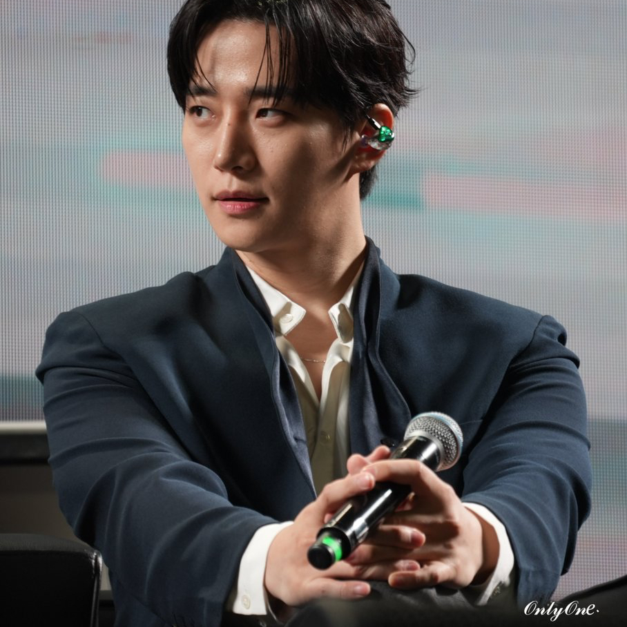 イ・ジュノの最近の活動ショット