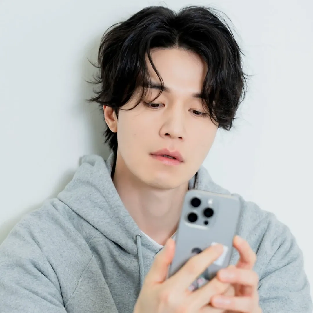 A moment captured by a fan of Lee Dongwook