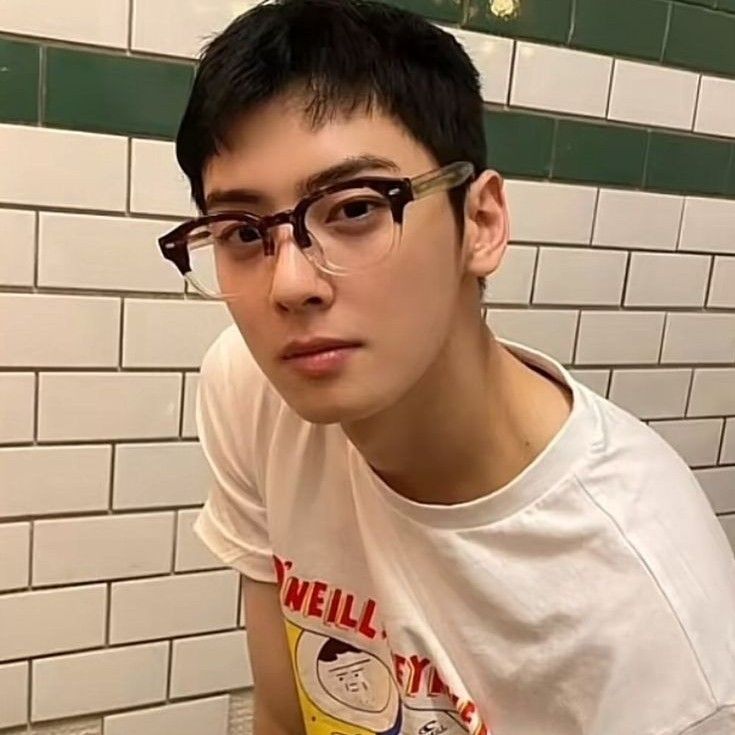 Recent activity shot of Cha Eunwoo