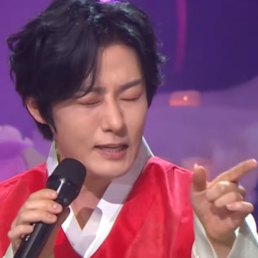 A moment captured by a fan of Kang Moonkyung