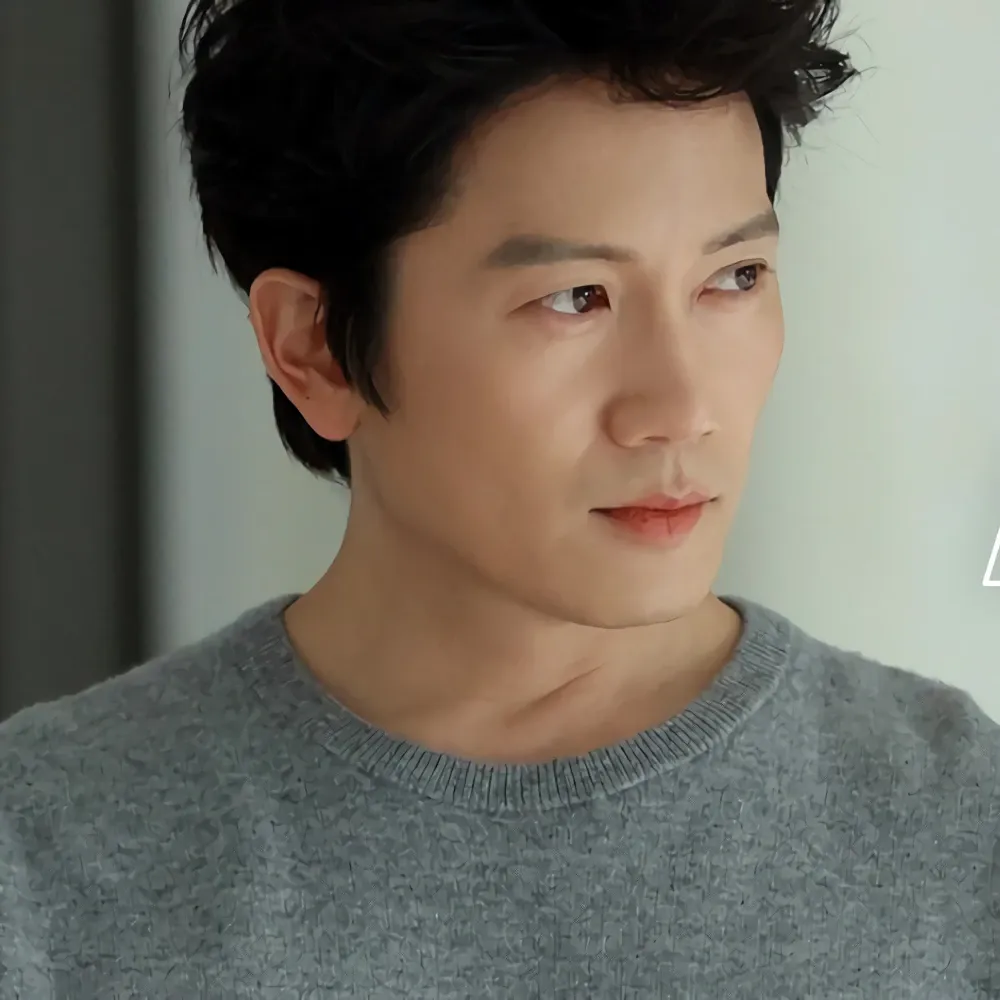 Recent activity shot of Ji Sung