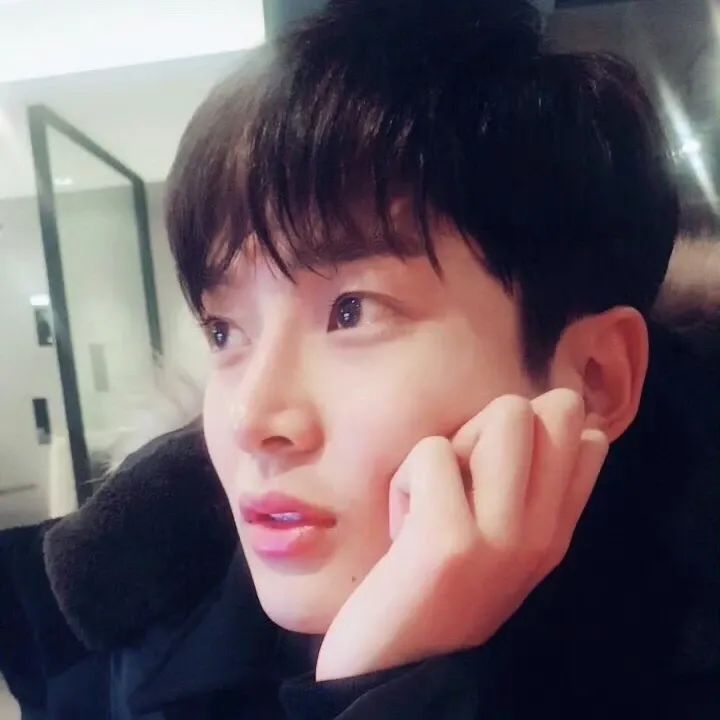 Momen yang diabadikan oleh penggemar Rowoon