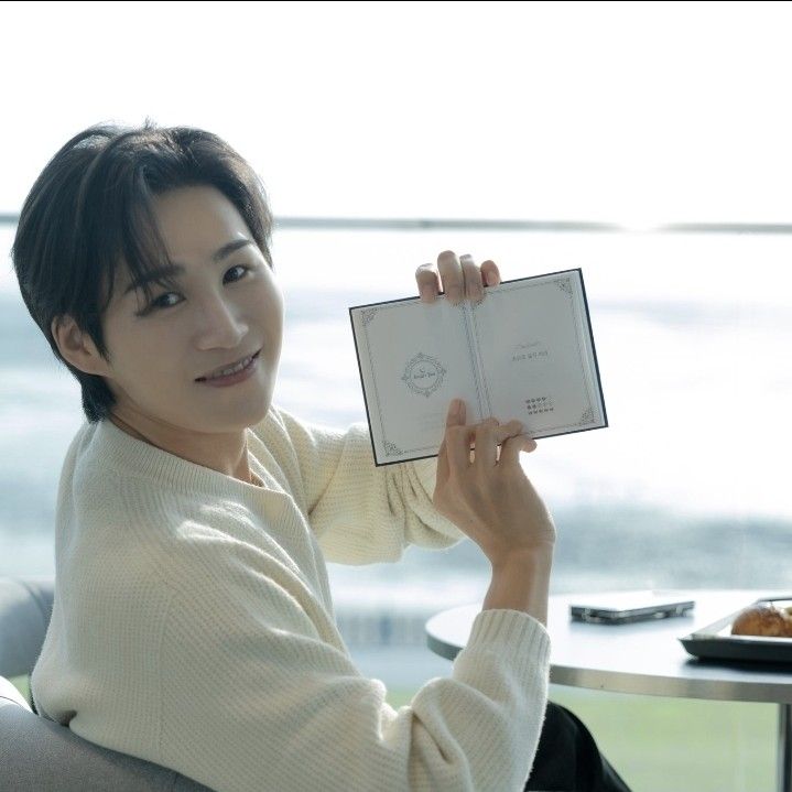 Behind-the-scenes cut of Kim Heejae