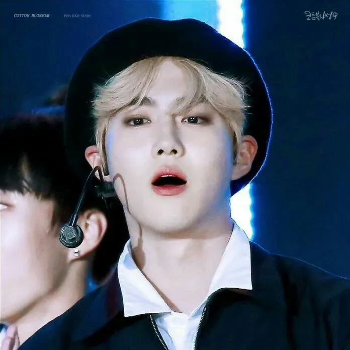 A moment captured by a fan of Suho