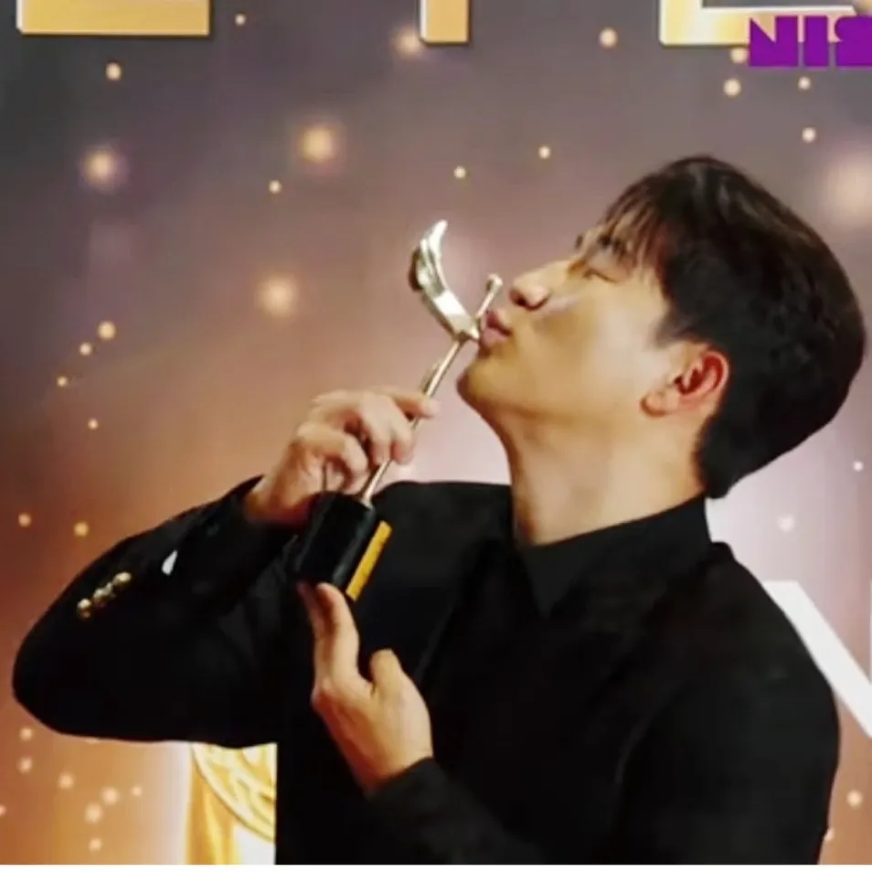 Behind-the-scenes cut of Na Sangdo