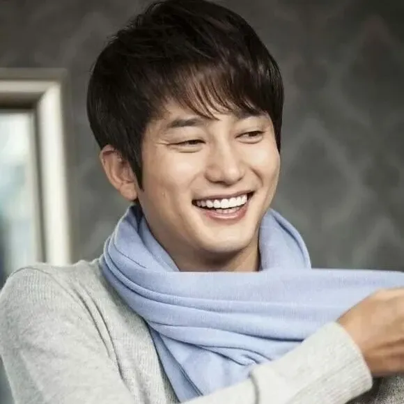 Behind-the-scenes cut of Park Sihoo