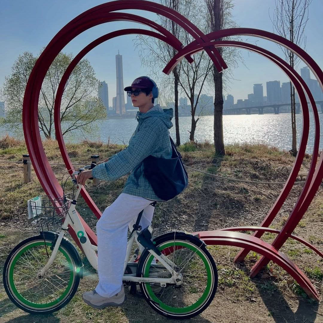 Behind-the-scenes cut of Park Bogum